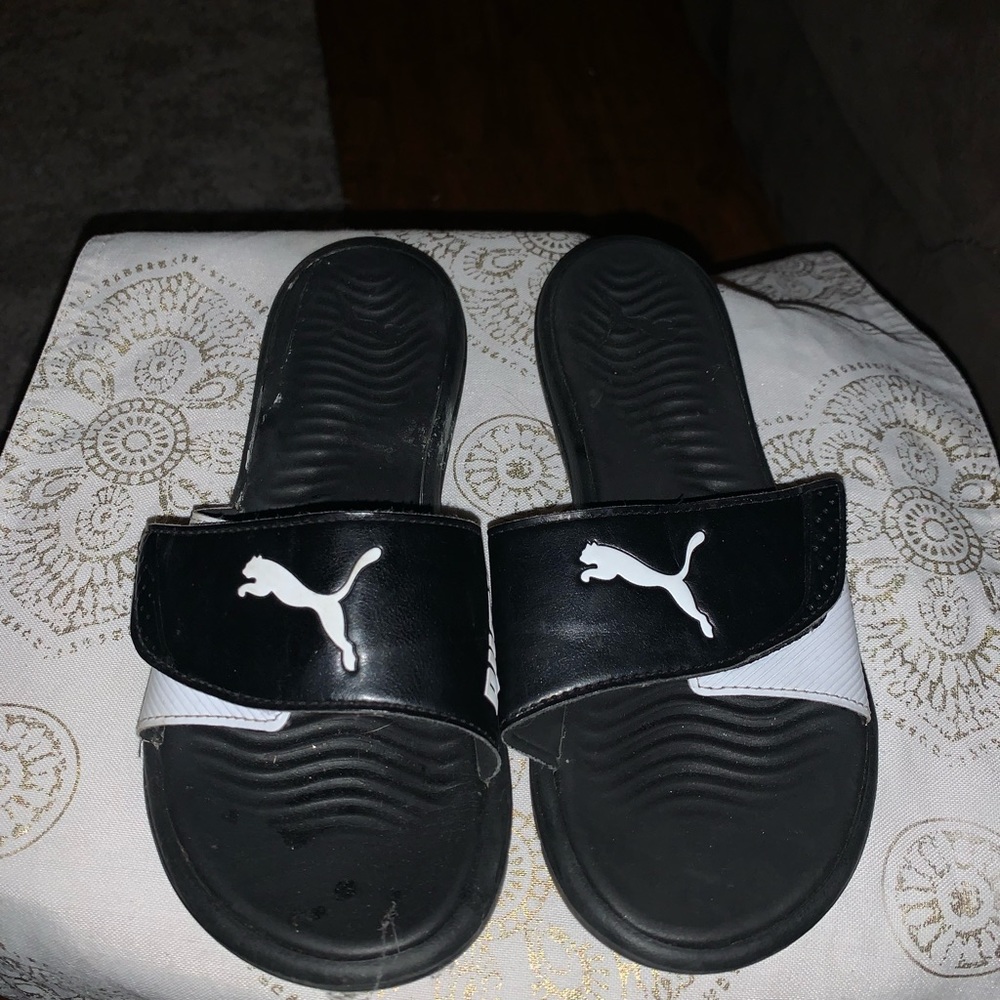 Women puma Velcro slide size 8